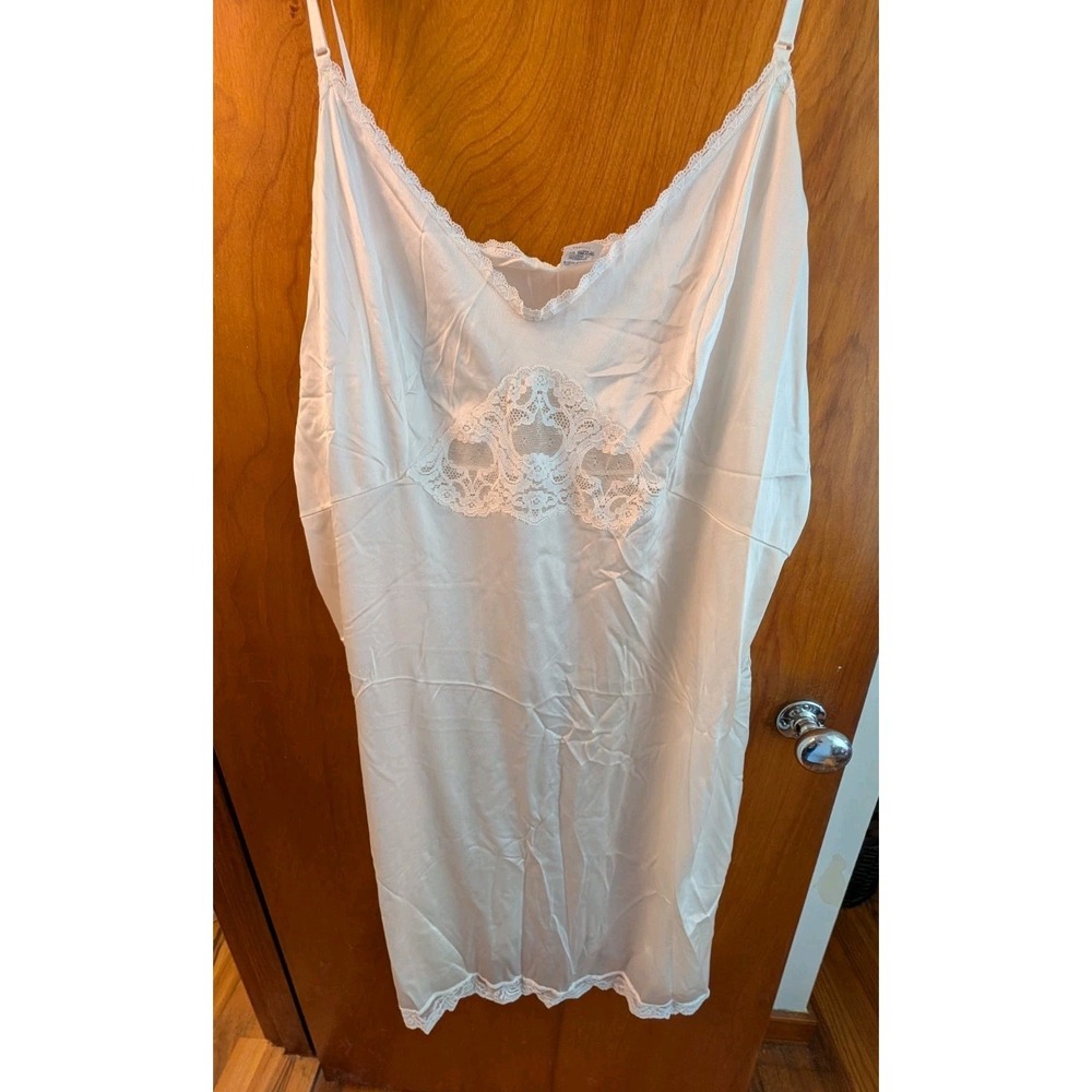 Velrose Vintage 1970s Women's Plus White Full Length Nylon Silky Slip Size 52 4X